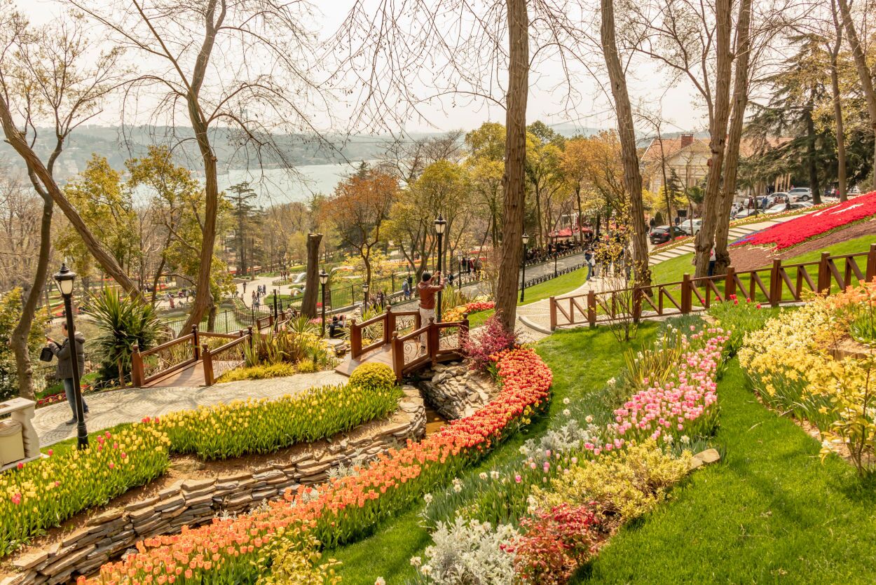 Palacio Dolmabahce, Fortaleza Rumeli, Ortakoy y parque de Emirgan 1 tours en Estambul en español. Ortaköy y parque de Emirgan